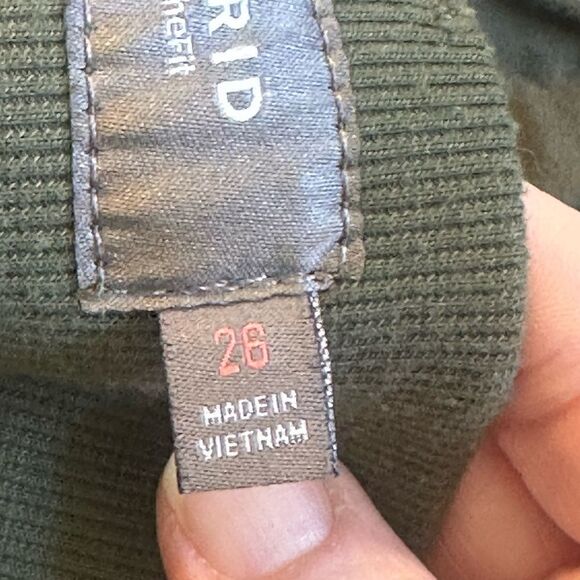 Torrid Stretch Poplin Cargo Shorts Olive Green Size 26 - Picture 7 of 9